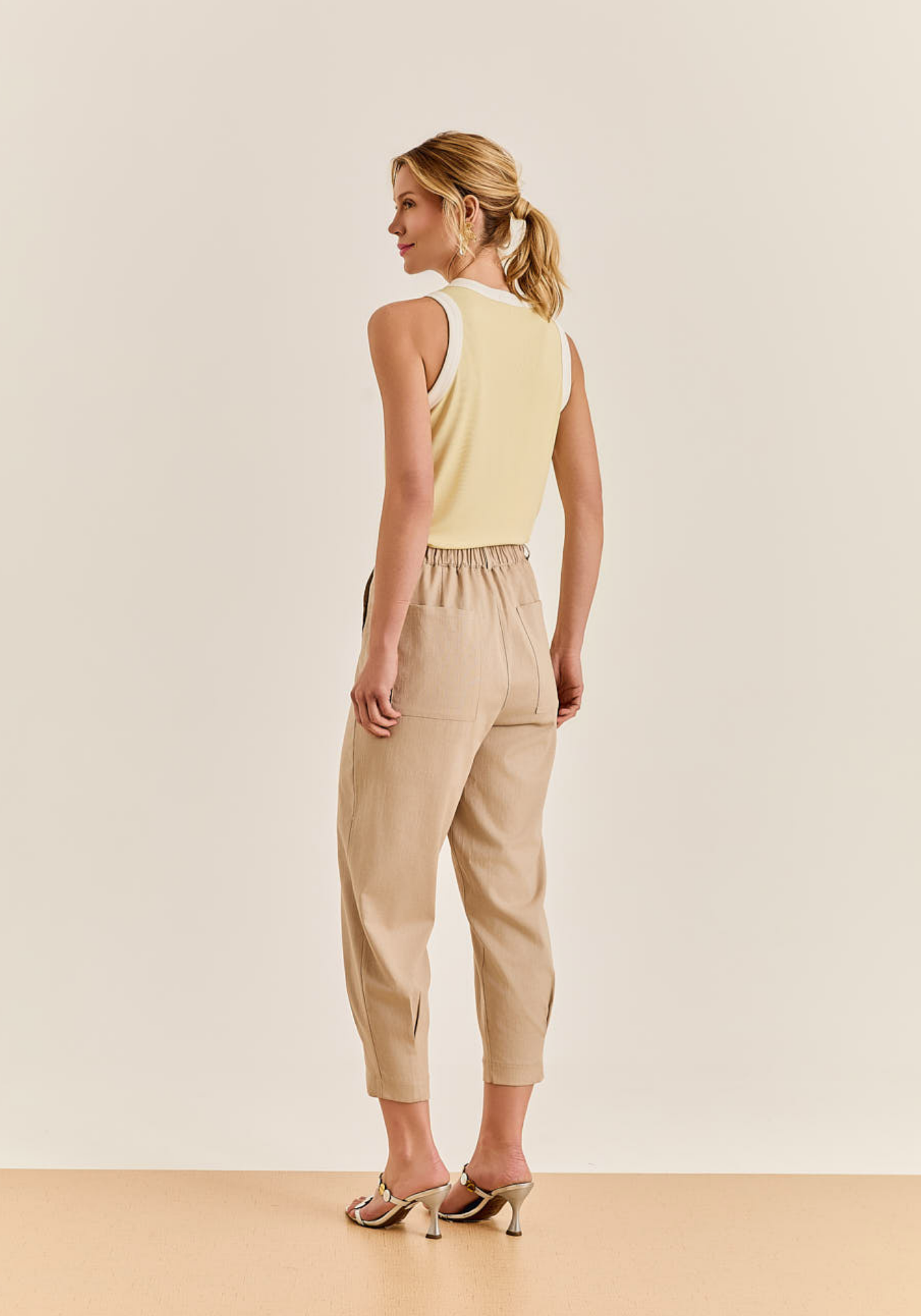 01 calca cropped linen classic bege