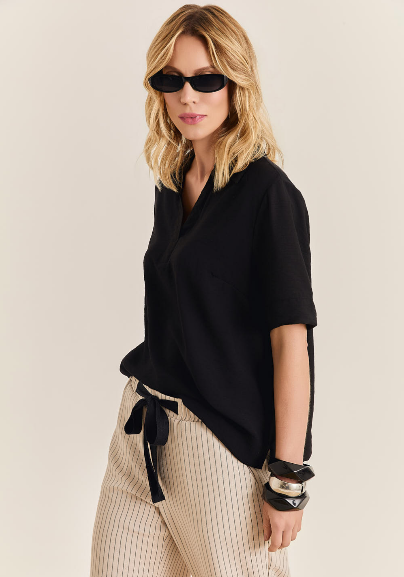 04 calca pantalona light risca de giz fitz cru