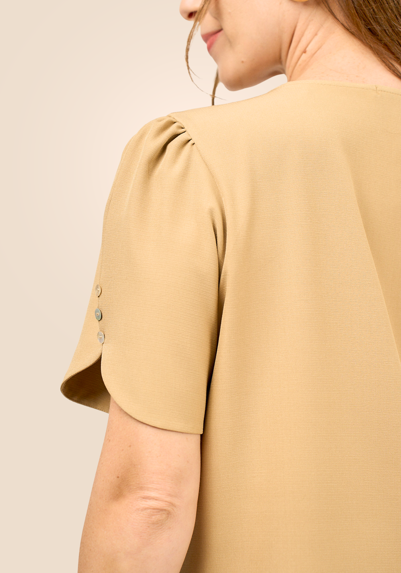 02 blusa detalhes na manga bege