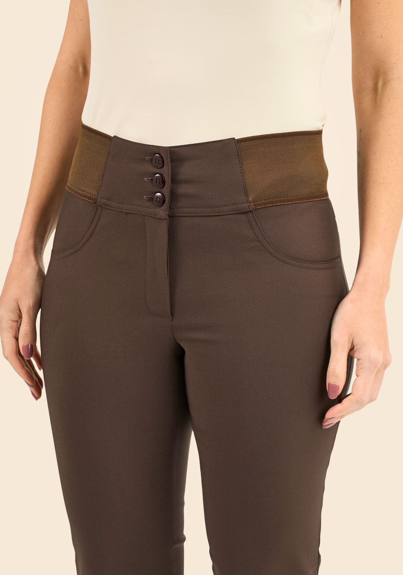 02 calca alfaiataria cos elastico globe marrom