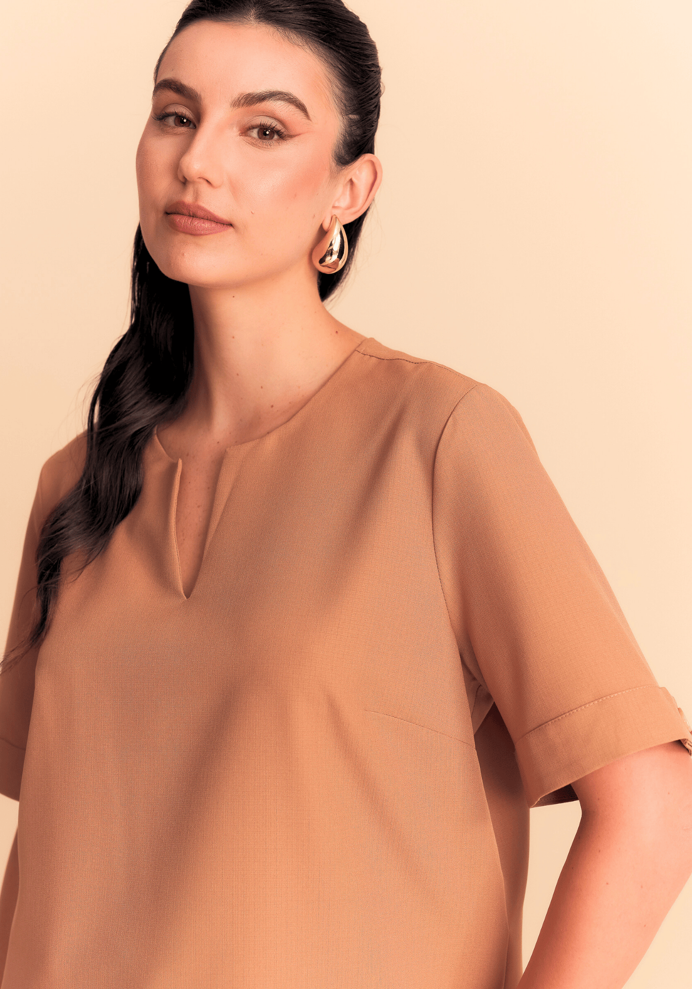 03 blusa com detalhe manga caramelo