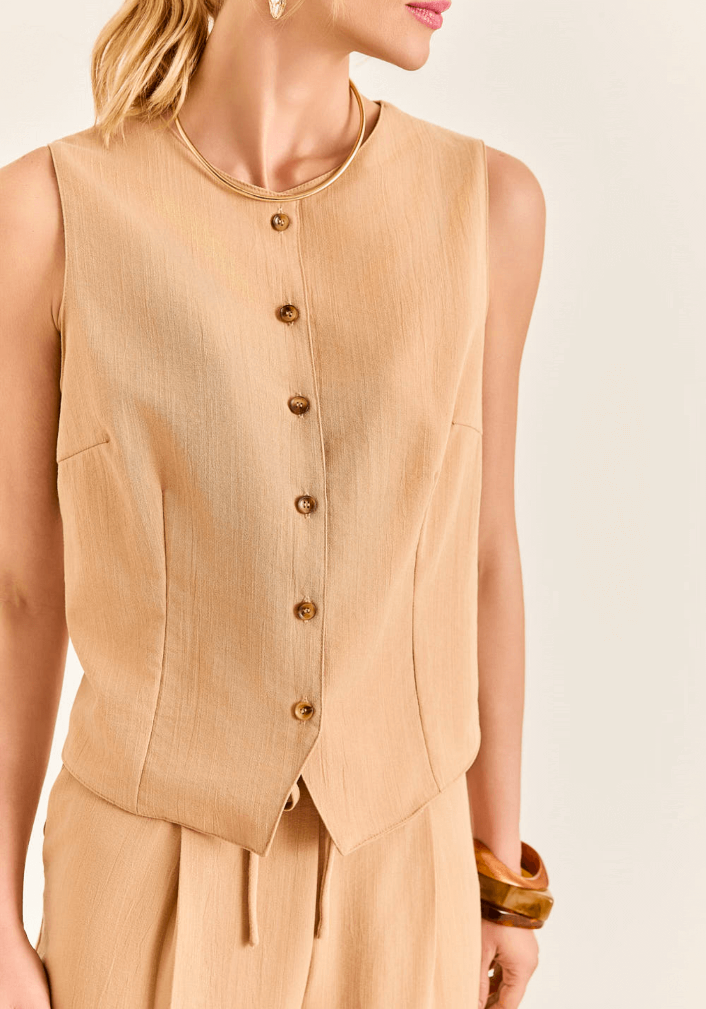 03 conjunto colete e calca pantalona bege