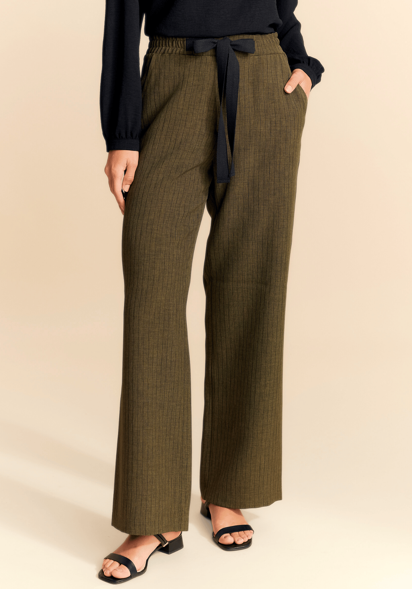 01 calca pantalona light risca de giz fitz preto