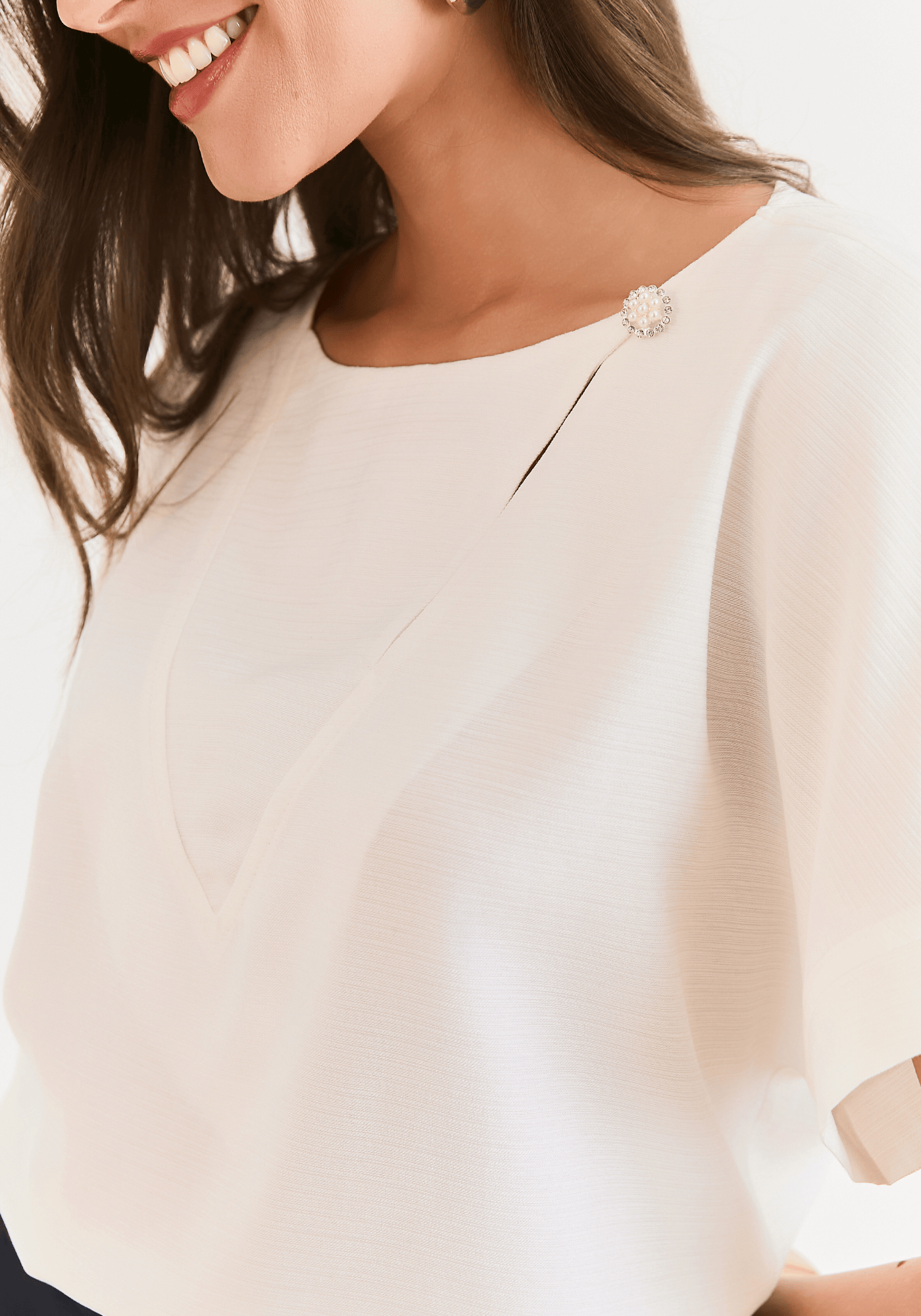 05 blusa detalhe botao daphne off