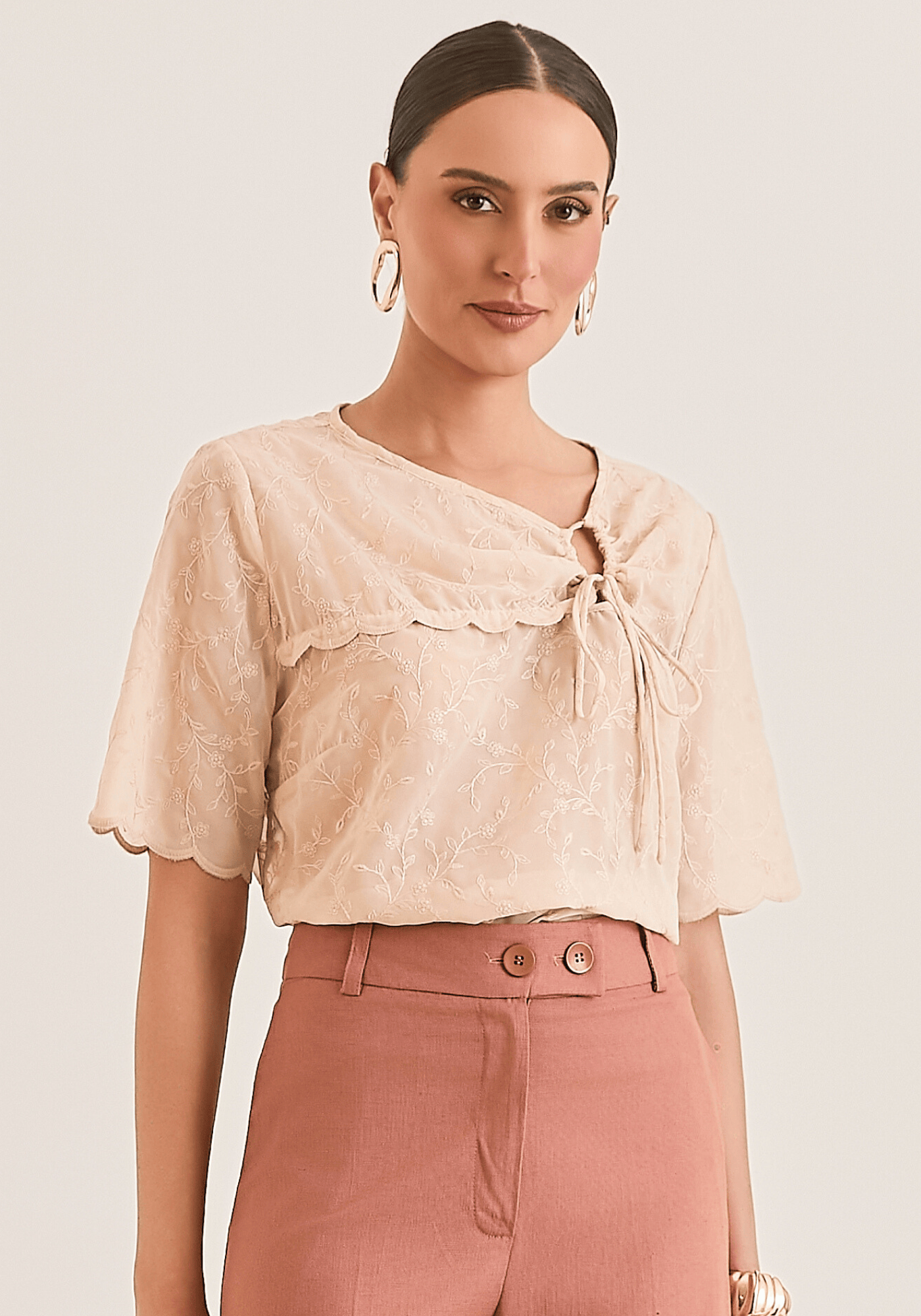 02 blusa com detalhe cru