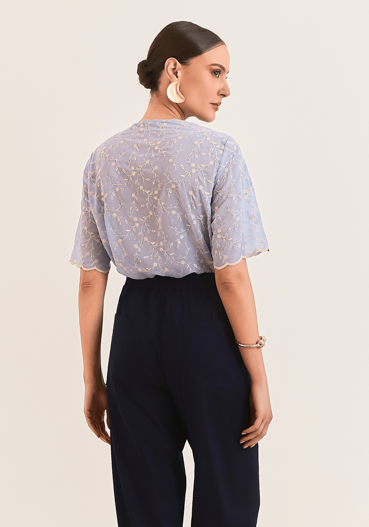 02 blusa com detalhe azul