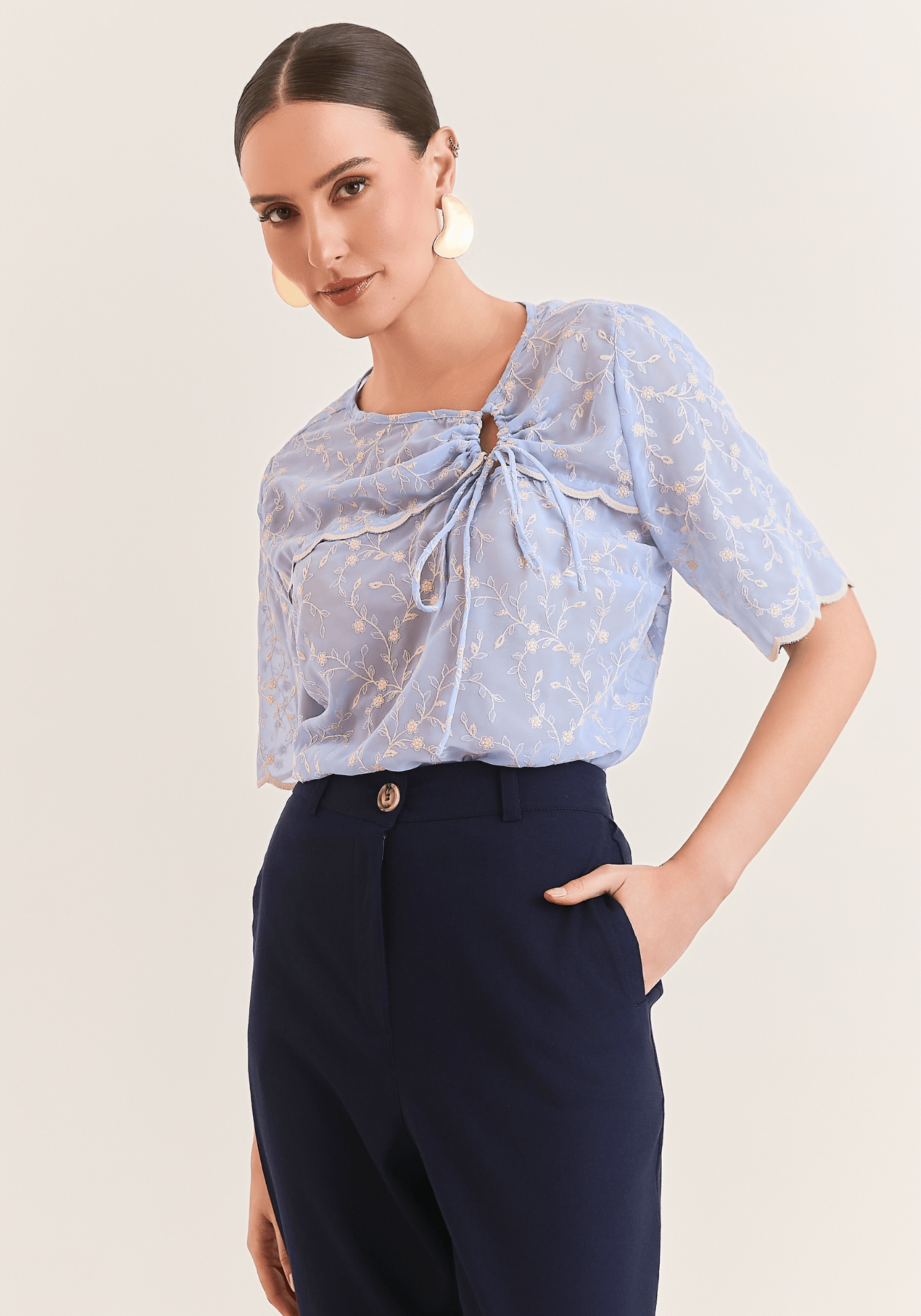 03 blusa com detalhe azul