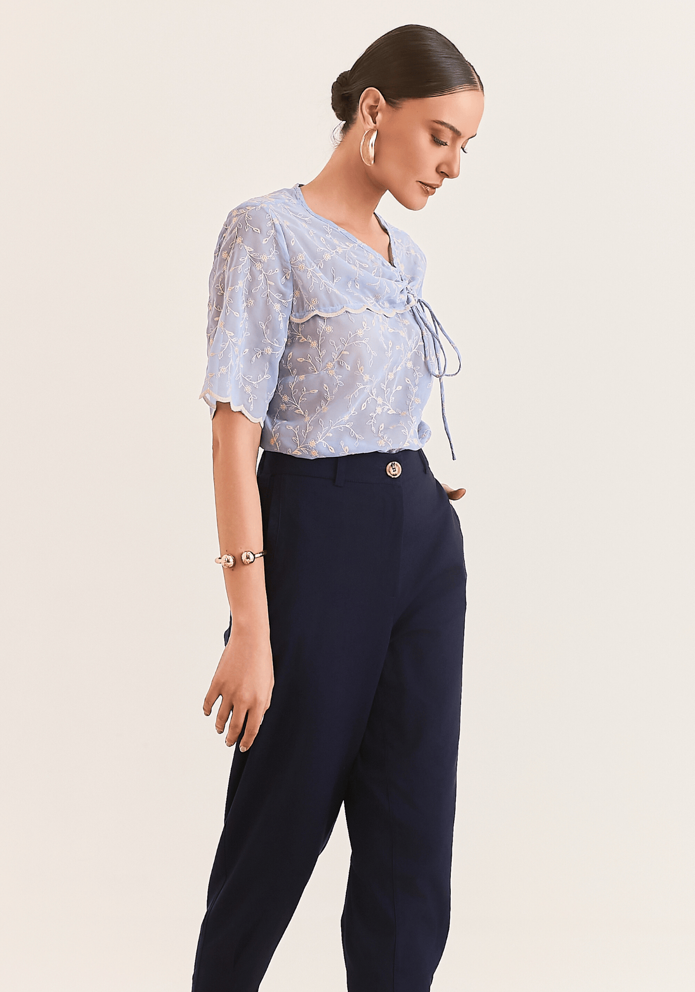 04 blusa com detalhe azul