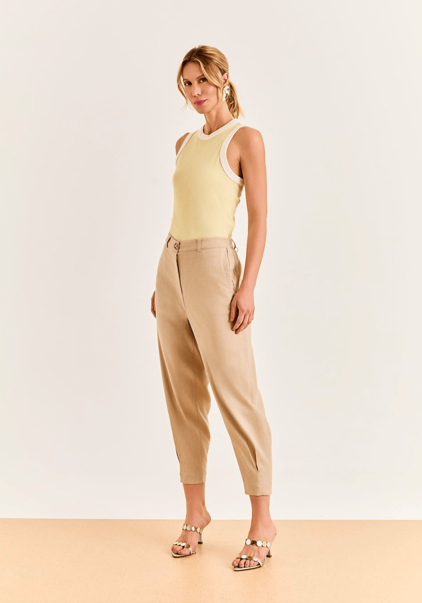 08 calca cropped linen classic bege