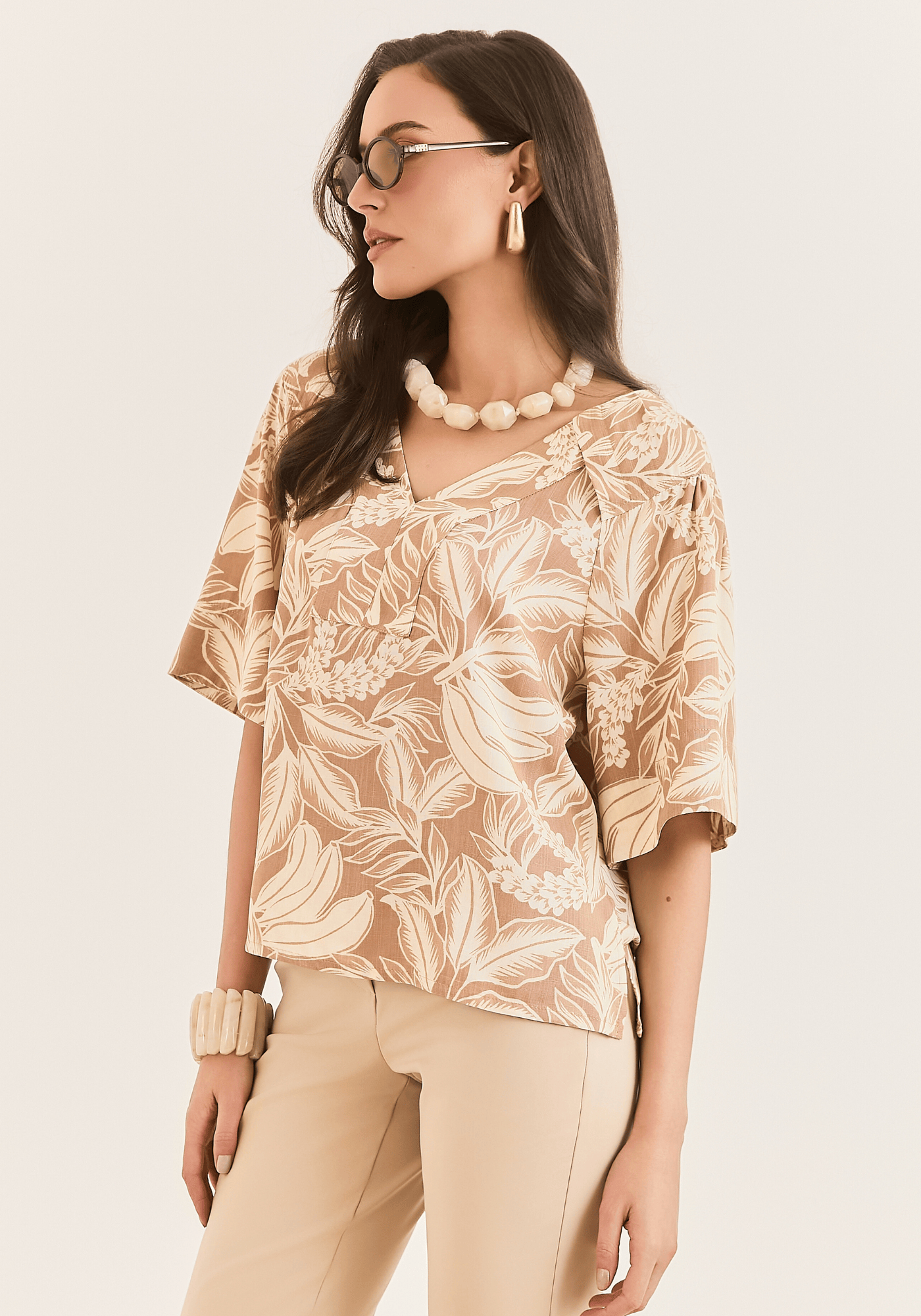01 blusa estampada caqui