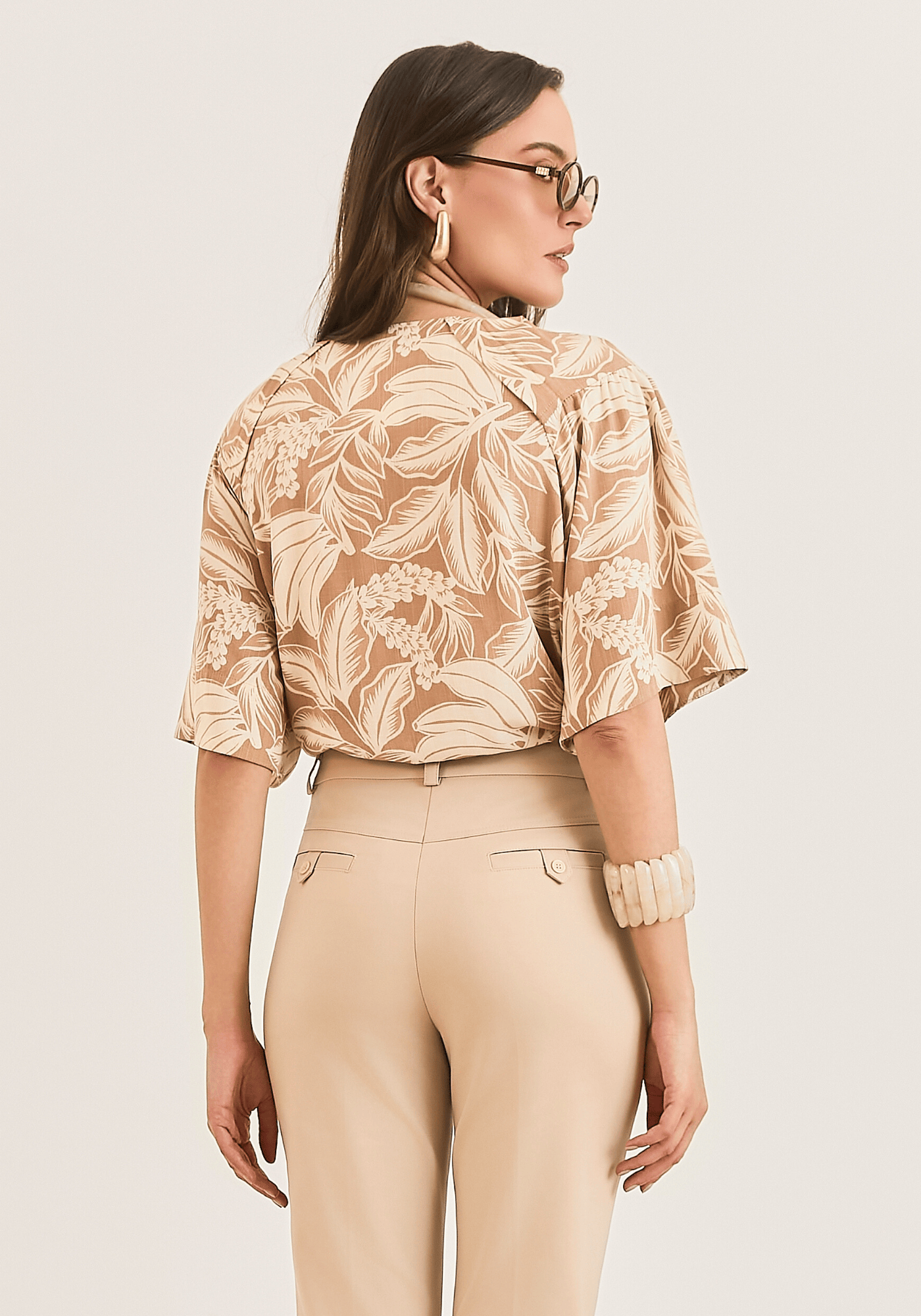 02 blusa estampada caqui