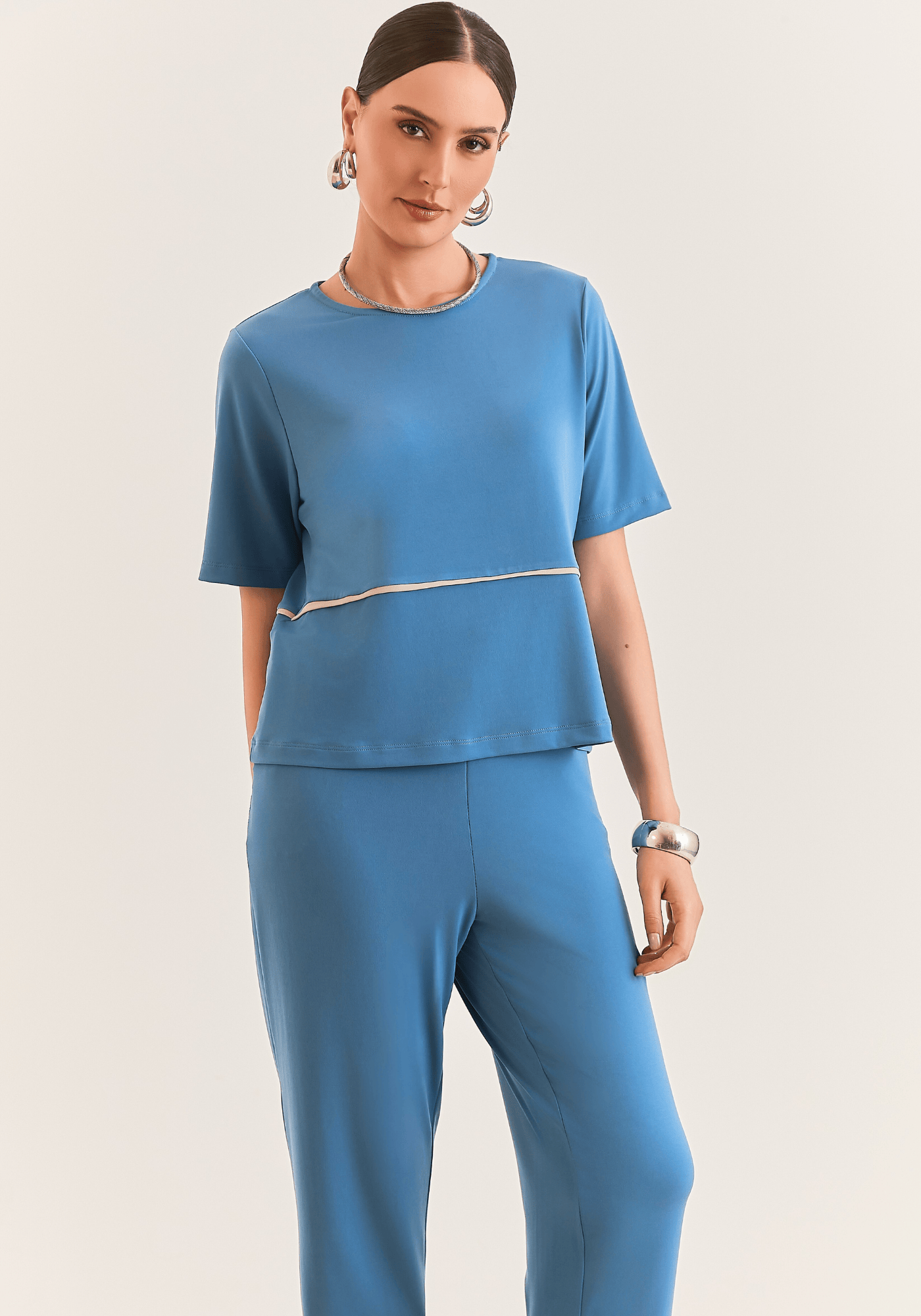 03 conjunto blusa e calca detalhe azul