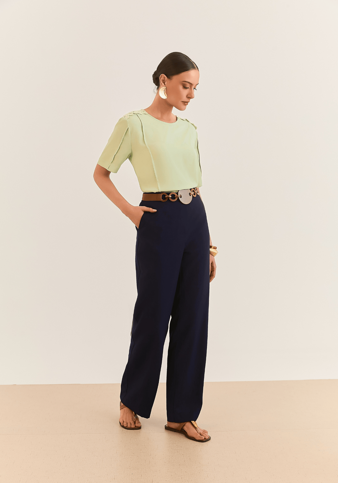 04 calca fluida elastico capri marinho